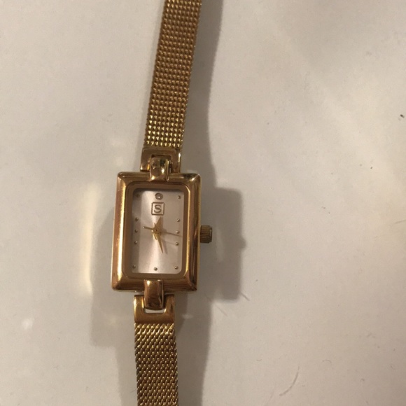 Women’s Squared Watch - Picture 11 of 11